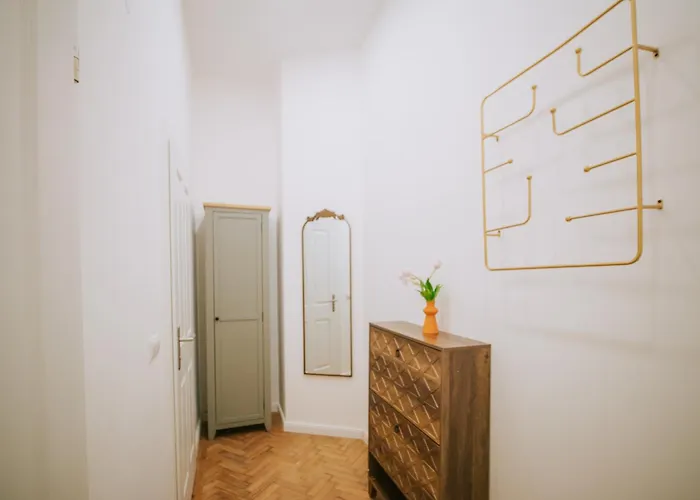 Room4art L1 Hauptbahnhof Apartman *